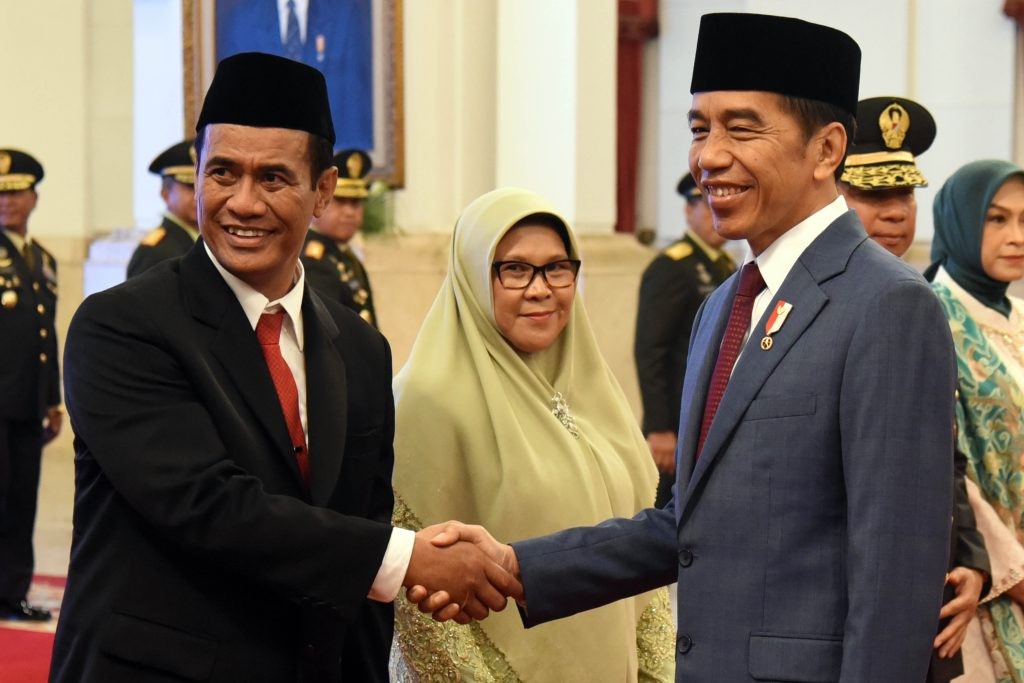 Presiden Jokowi Lantik Andi Amran Sulaiman Sebagai Mentan  Read more: https://setkab.go.id/presiden-jokowi-lantik-andi-amran-sulaiman-sebagai-mentan/